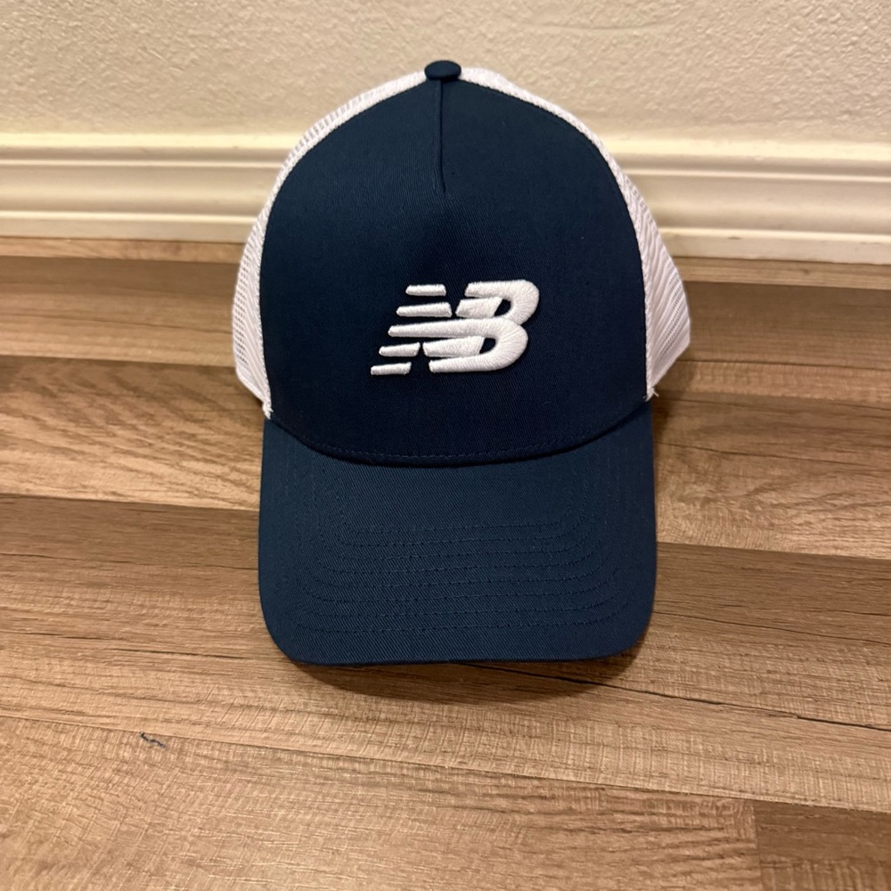 New Balance Dark Blue Cap with White Mesh - Picture 2 of 10